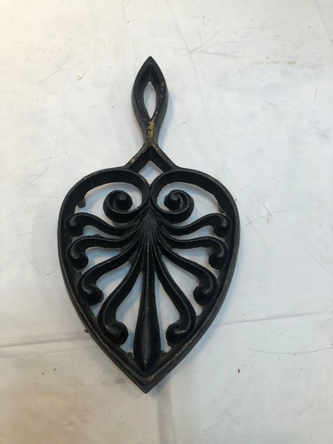 Vintage trivet cast mini heart - cast,